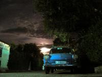 VW Käfer im Mondschein